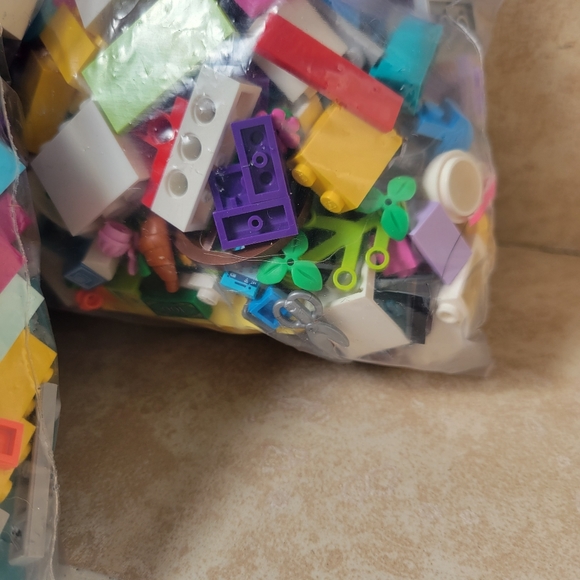 LEGO 1000 pieces - Picture 3 of 3